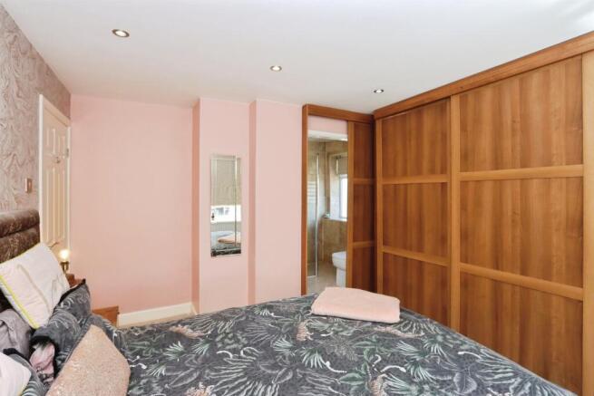 3 bed Semi-Detached for sale Image 11