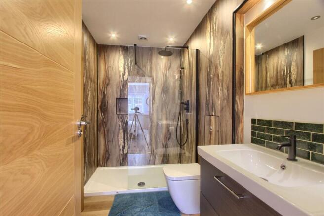 4 bed Apartment for sale Image 9