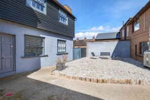 Flat 1, Kian Court, Ansell Road, Dorking RH4 1QN