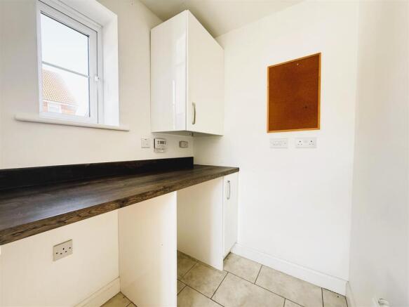 4 bed Detached for sale Image 5