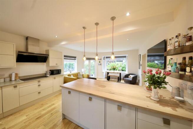 2 bed Detached Bungalow for sale Image 6