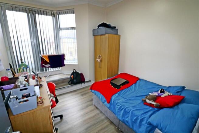 Bright double bedroom with large bay window...