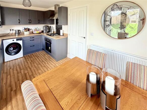 3 bed Semi-Detached for sale Image 11