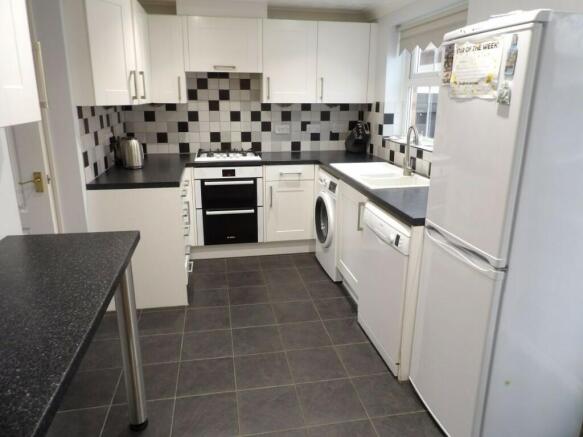 KITCHEN/BREAKFAST RM