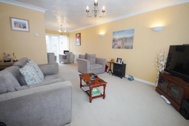 Lounge/Dining Rm