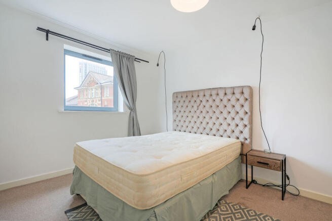 2 bed Apartment to rent Image 5