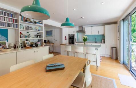 BEAUTIFUL DETACHED HOME, CHAIN FREE - Solent Lawns, Gurnard