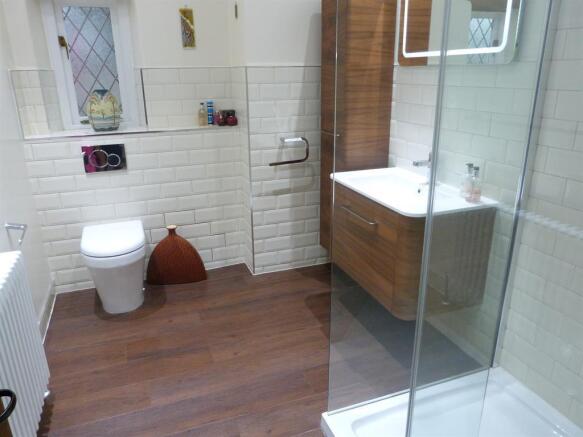 EN SUITE SHOWER ROOM