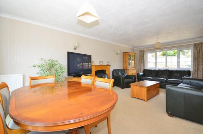 Lounge/Dining Room