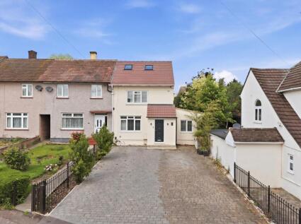Parkmead, Loughton