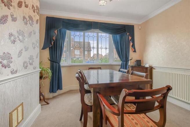 3 bed Semi-Detached for sale Image 3