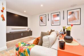 Flat 4, Pitt Place, Church Street, Epsom KT17 4PY