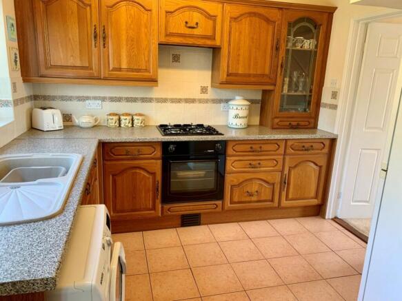 KITCHEN/DINING ROOM