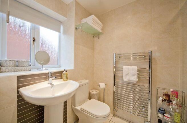 EN-SUITE SHOWE...