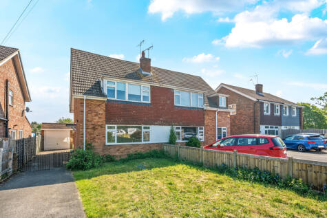 Magdalen Crescent, Byfleet, KT14