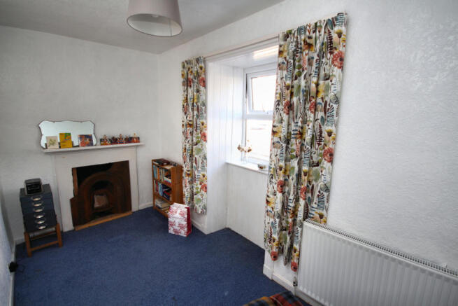 Urrview, 13 Victoria Street, Kirkpatrick Durham - 
