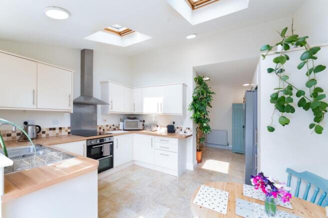 4 bed Semi-Detached for sale Image 4