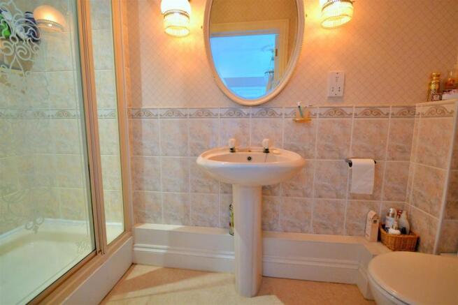 EN SUITE SHOWER
