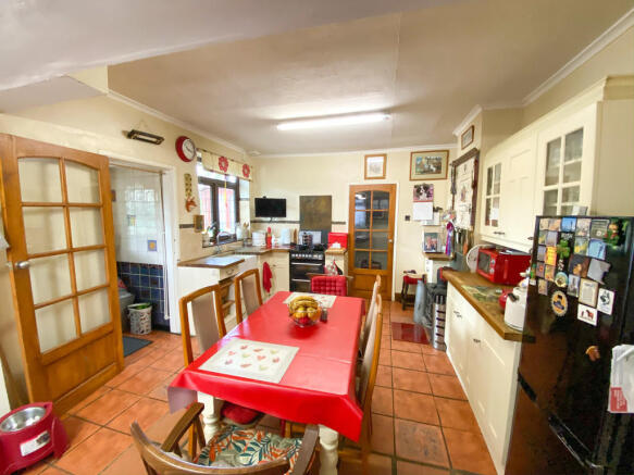 Kitchen / Breakfa...