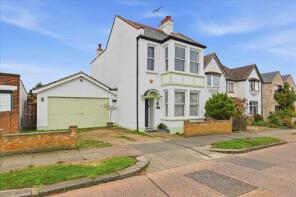 90, Flemming Avenue, Leigh-on-sea SS9 3AX