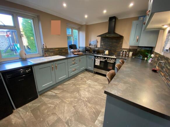 Kitchen Hilton.jpg