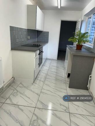 2 bed End of Terrace to rent Image 6