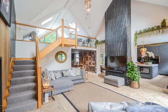 Family Room & Vaulted Ceiling