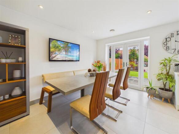 5 bed Detached for sale Image 10