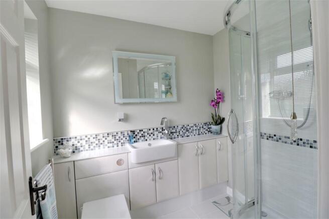 Ensuite to Bed 1