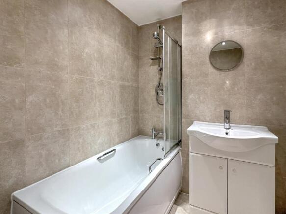 BATHROOM/WC