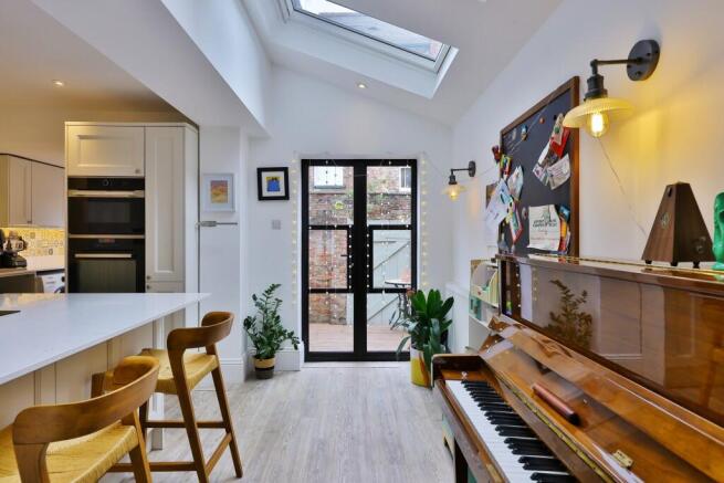 4 bed Town House for sale Image 4