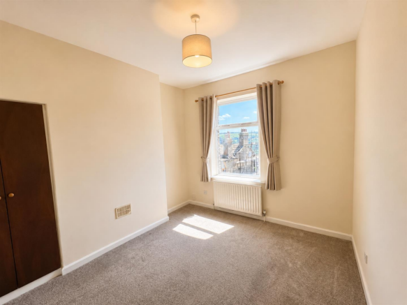 3 bed Terraced for sale Image 6