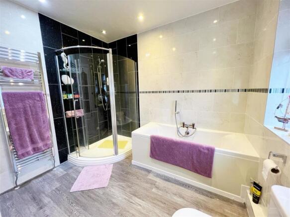 Bathroom 3.jpg