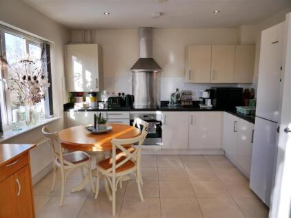 Station Road, Calne