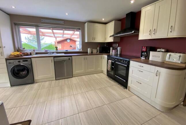 Kitchen 1.jpg