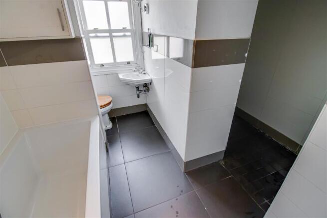 4 bed Link Detached House for sale Image 12