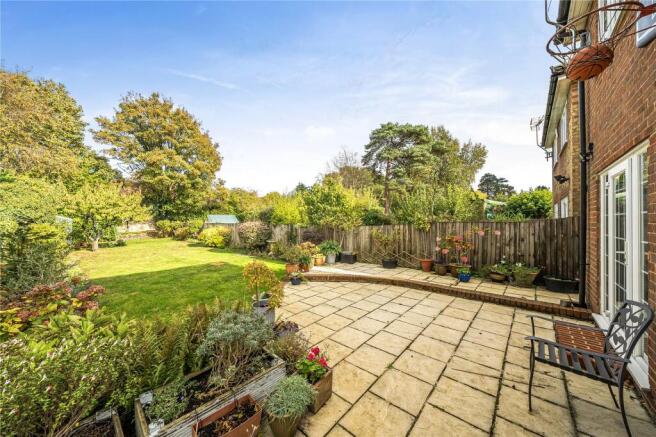 Sutherland Avenue, Biggin Hill, Westerham, Kent, TN16 photo 4