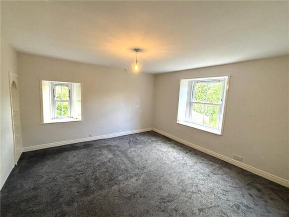 4 bed Semi-Detached to rent Image 6