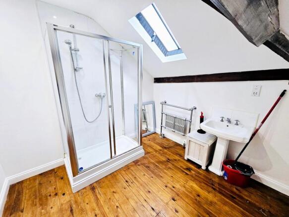 3 bed Flat for sale Image 11