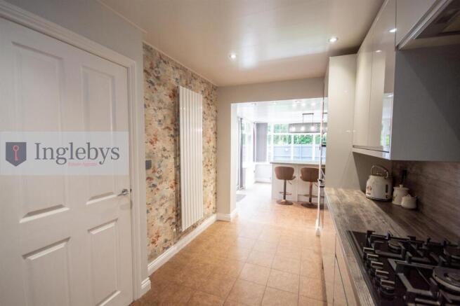 4 bed House for sale Image 12