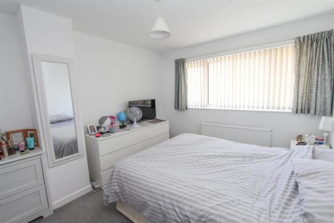 Bedroom 1.jpg