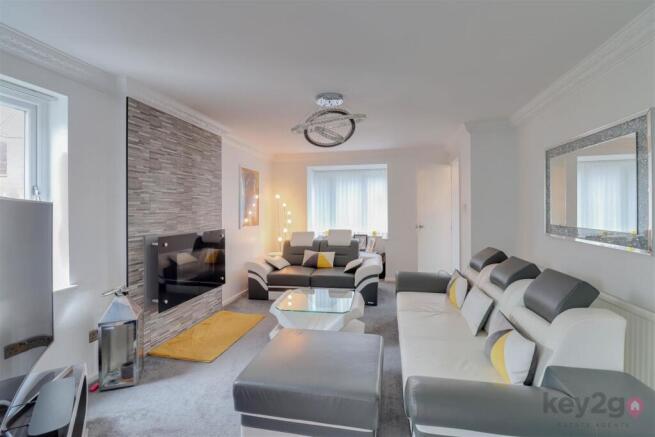 4 bed Detached for sale Image 10