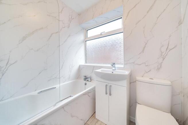 3 Heather Bank - Bathroom