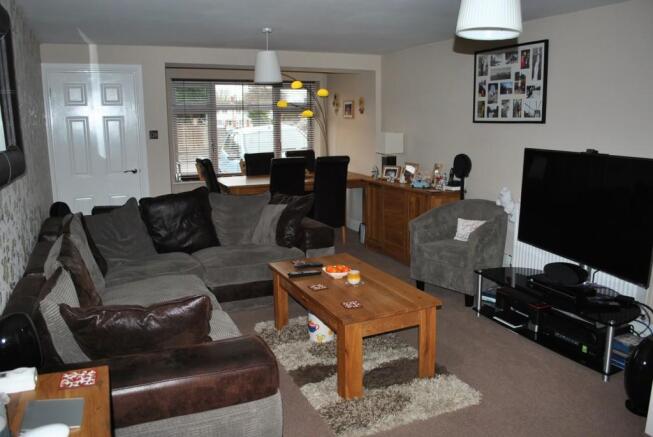 SITTING ROOM/DINING ROOM