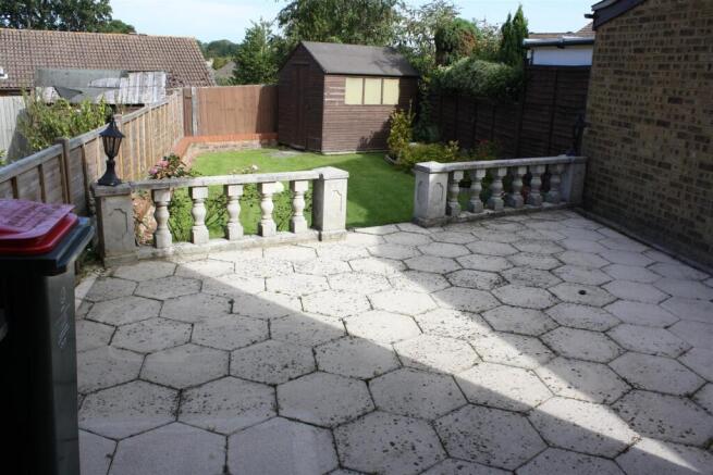 Sissinghurst Close, Pound Hill, Crawley photo 5