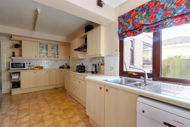 Kitchen in.jpg