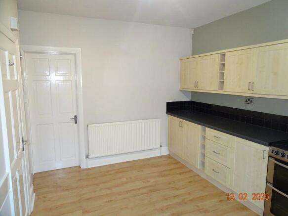 2 bed Terraced to rent Image 4