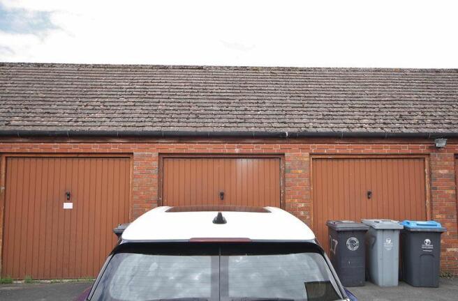 Garage & Parking