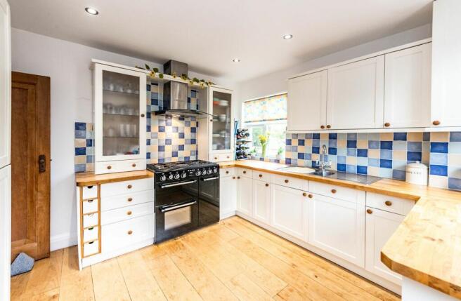 KITCHEN AND LOUNGE