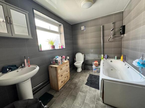 3 bed Terraced for sale Image 5